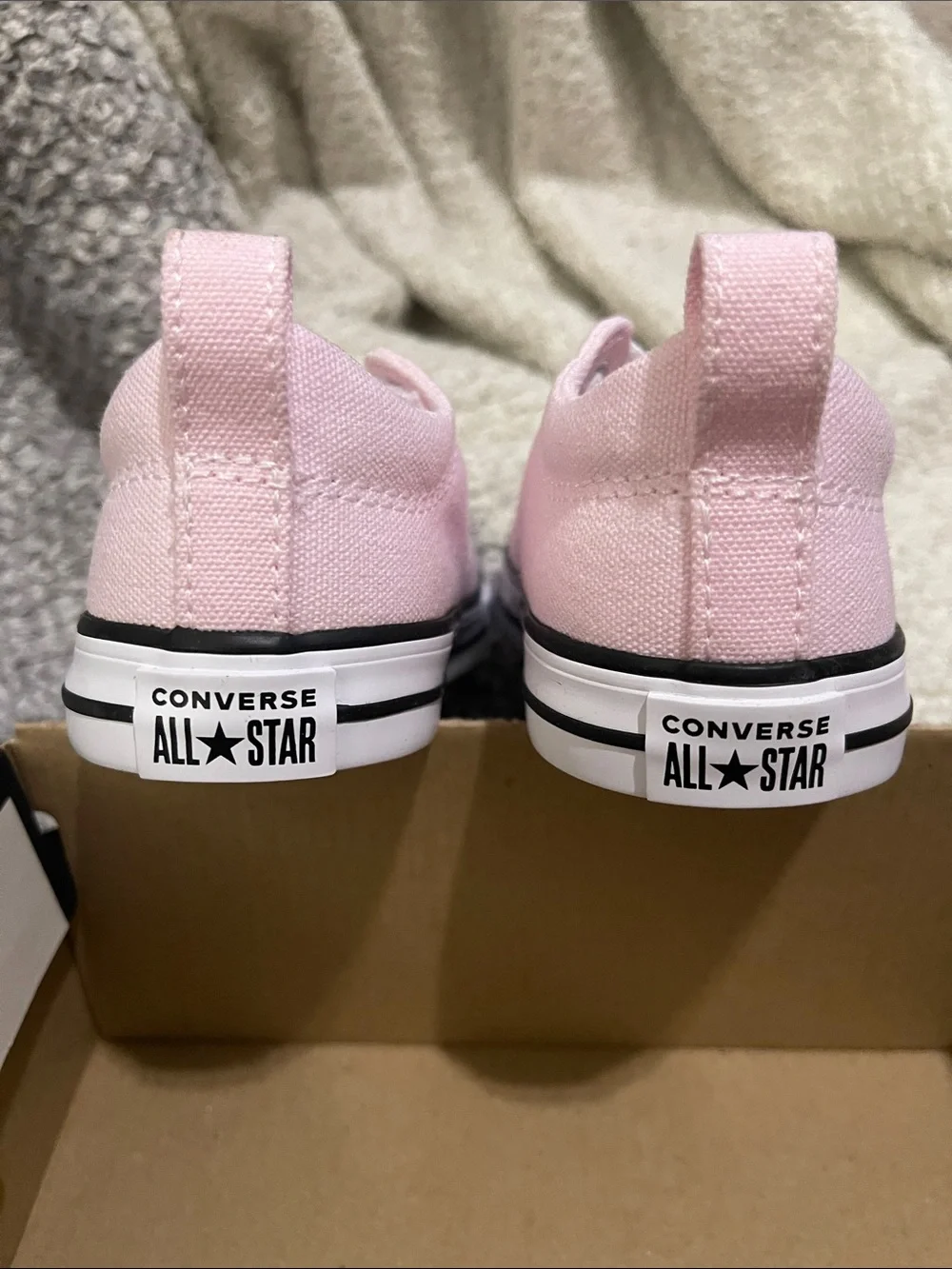 NEW- Converse - 8c